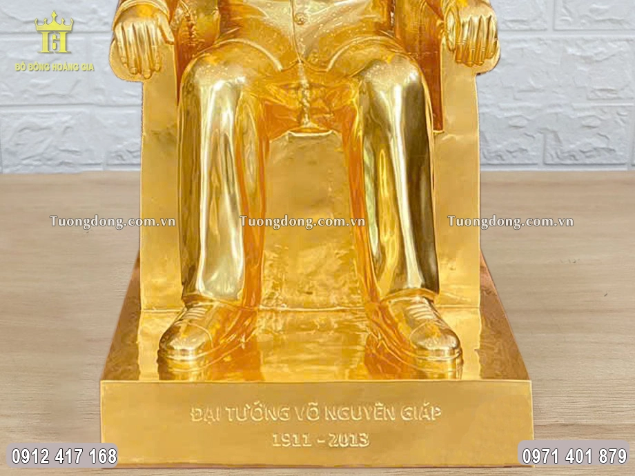 Phần chân đế được đúc chắc chắn, vững chãi